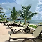 Coral Beachfront 2Bdr With Pool By Casa Paraiso